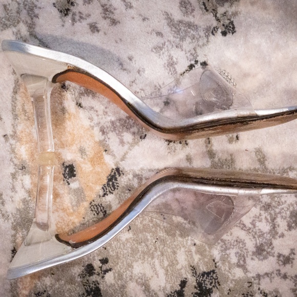 Stuart Weitzman Cinderella's Glass Slippers - Picture 4 of 14